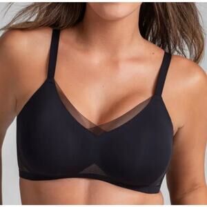 Honeylove Crossover Wireless Bra Black Mesh Trim Medium